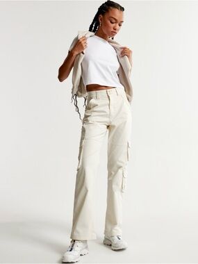 Abercrombie & Fitch Relaxed Cargo Pant in Cream – Size 30/10 Long